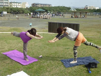 まさ○さん、浜ヨガ！！